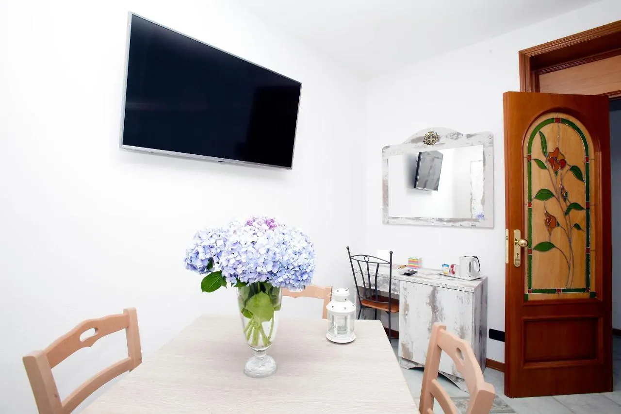 Luxury Room Vittorio Emanuele II 리파리 0*,  이탈리아